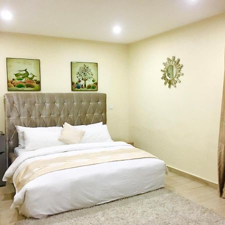 Alexia'S Place Hotel Lagos Exterior photo