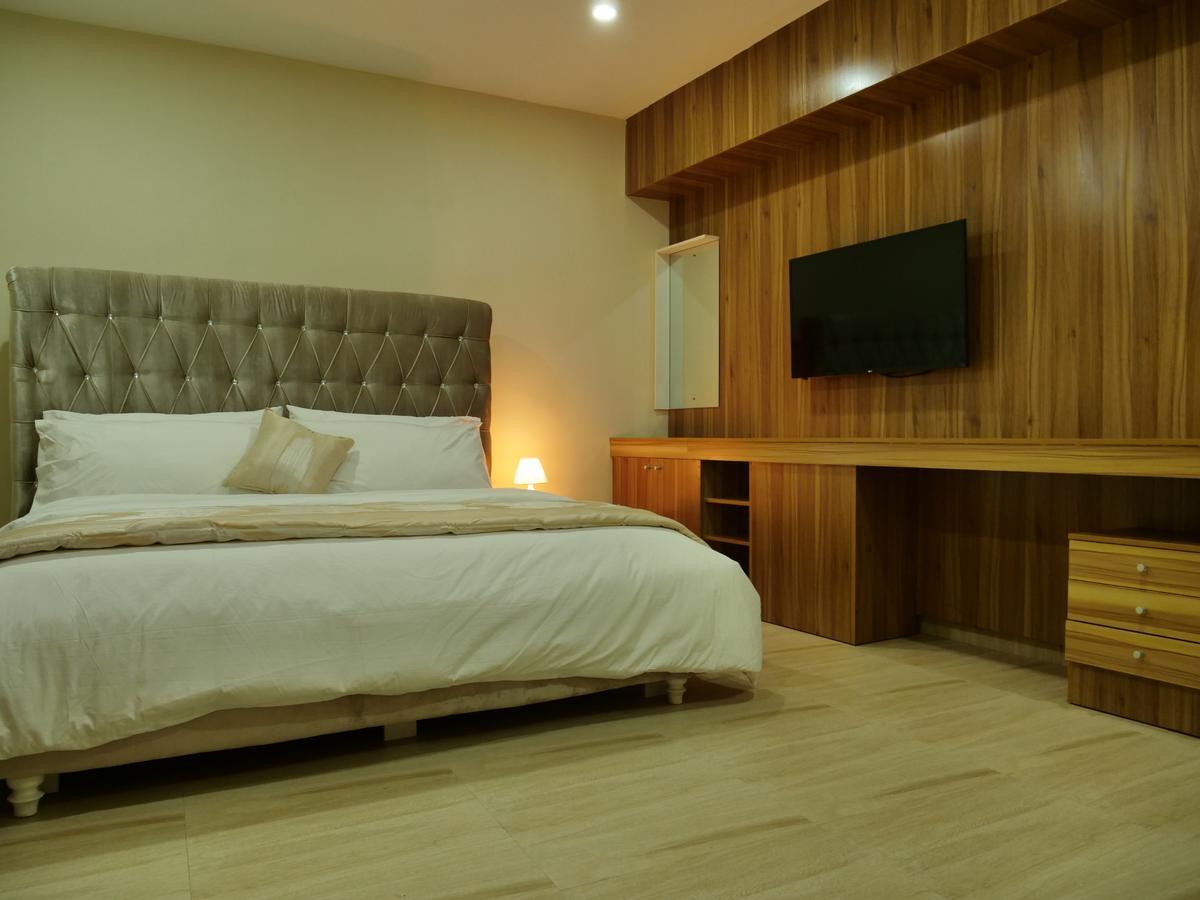 Alexia'S Place Hotel Lagos Exterior photo