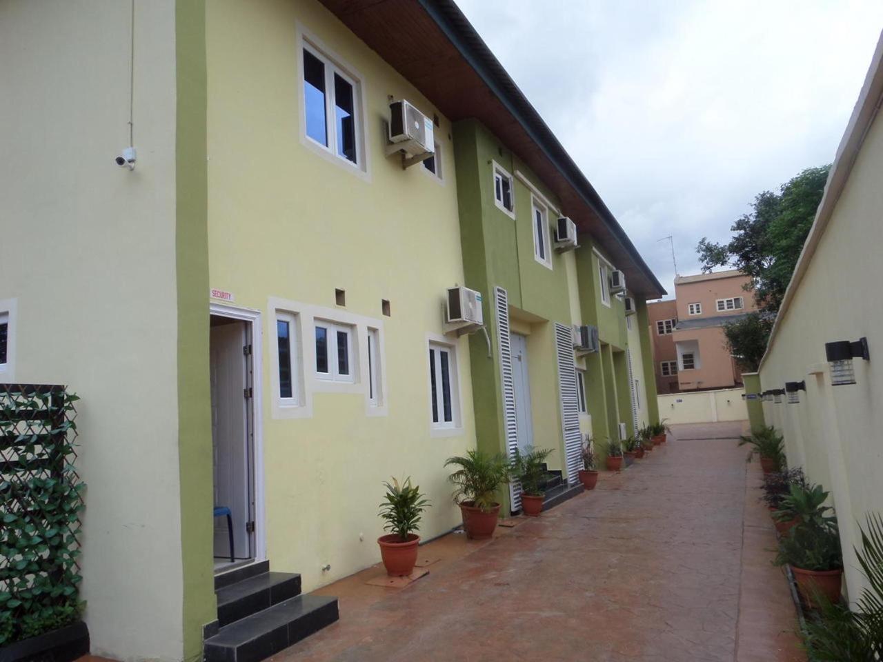 Alexia'S Place Hotel Lagos Exterior photo